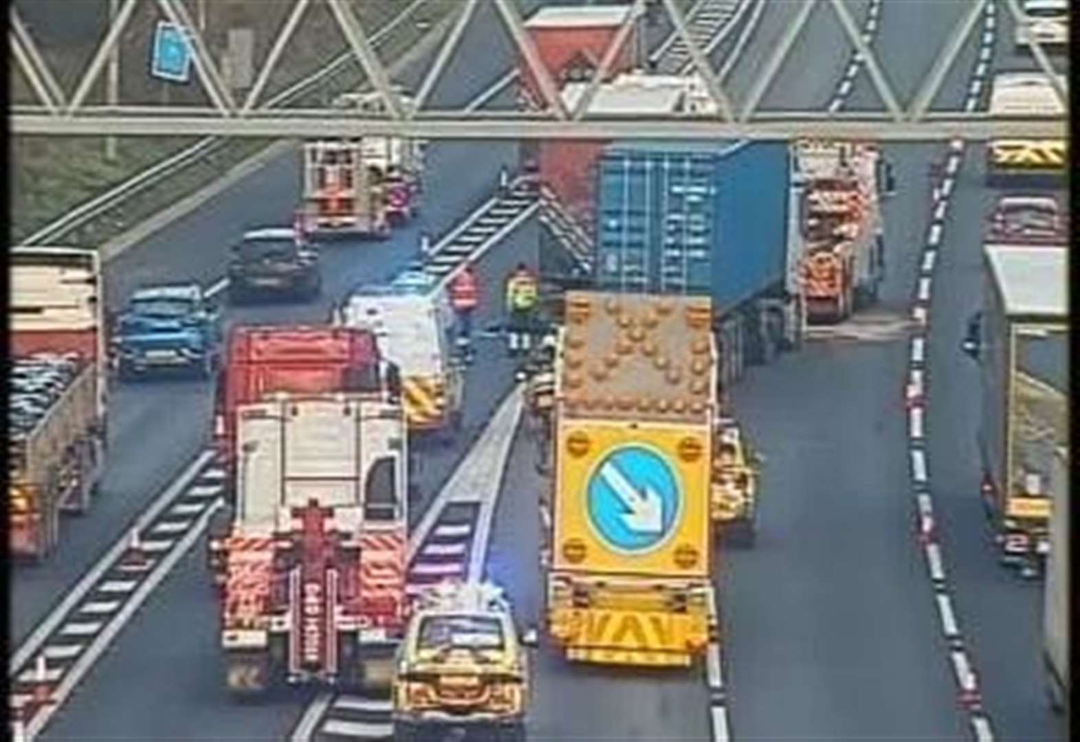 Huge queues on M25 after lorry crash