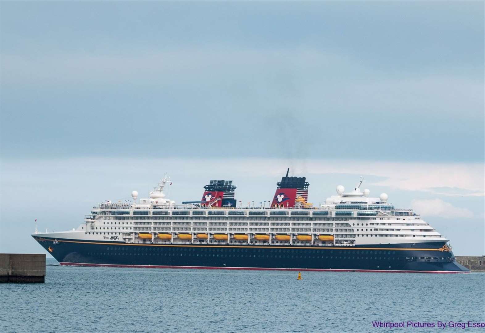 Huge Disney cruise ship docks in Kent