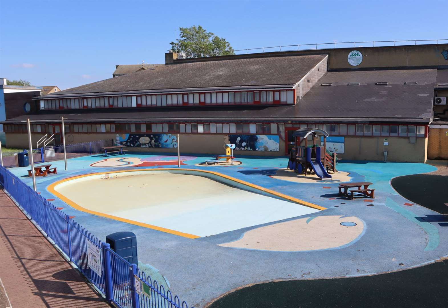 Chlorine shortage shuts children's seafront paddling pool