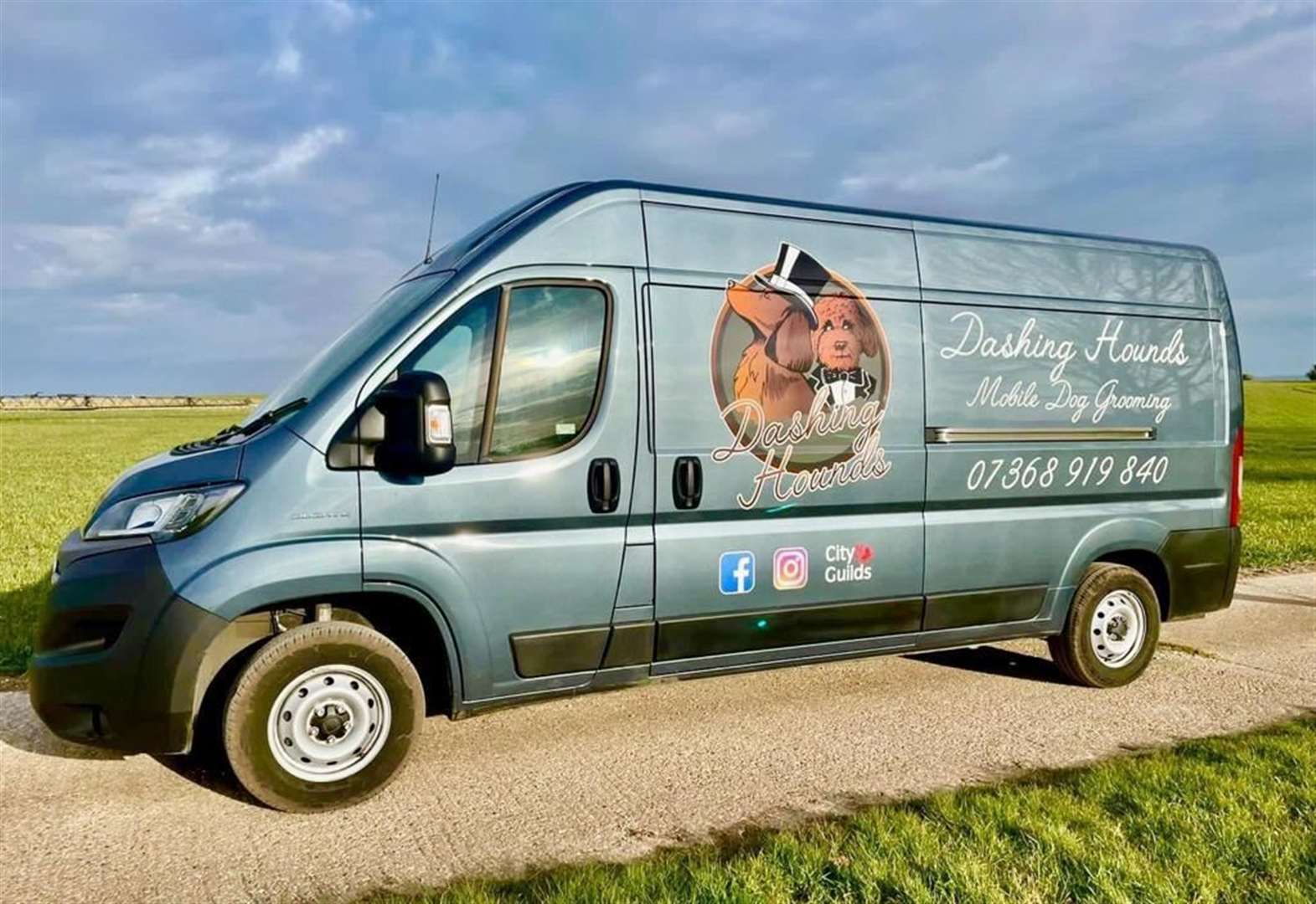 A look inside the dog grooming salon on wheels