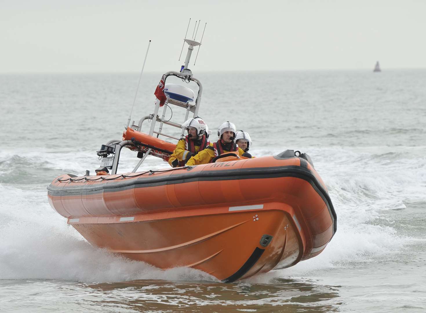 Safety advice after RNLI rescue female kayaker