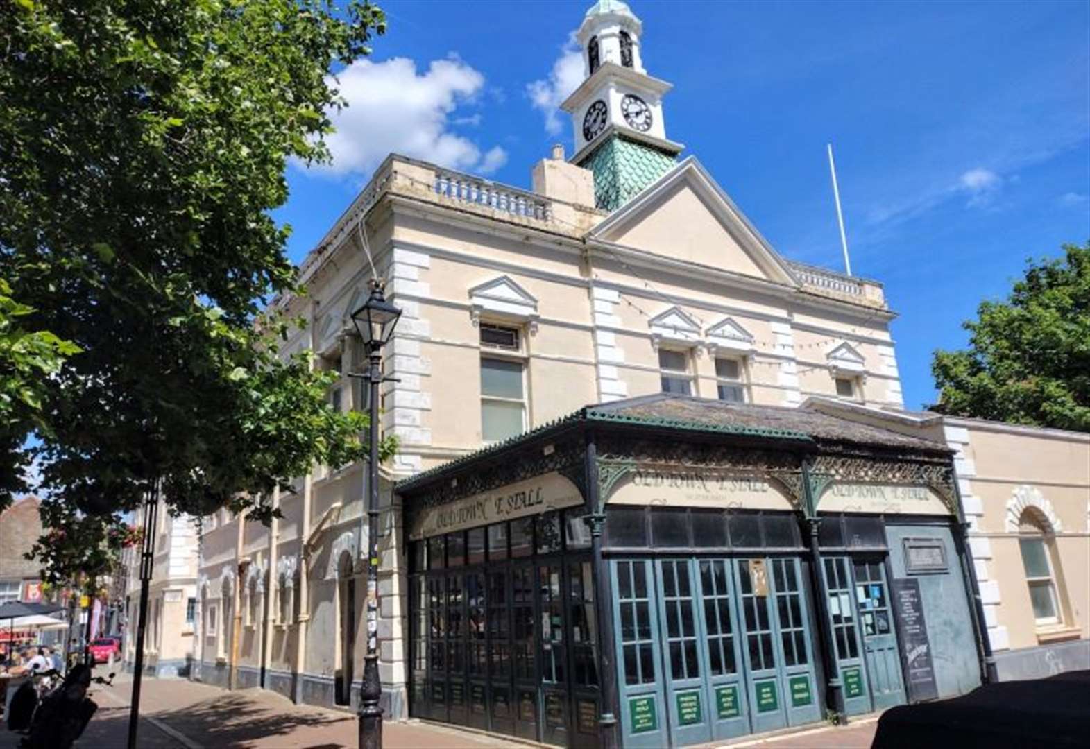 'Decaying' town hall could be turned into 'boutique hotel or shop'