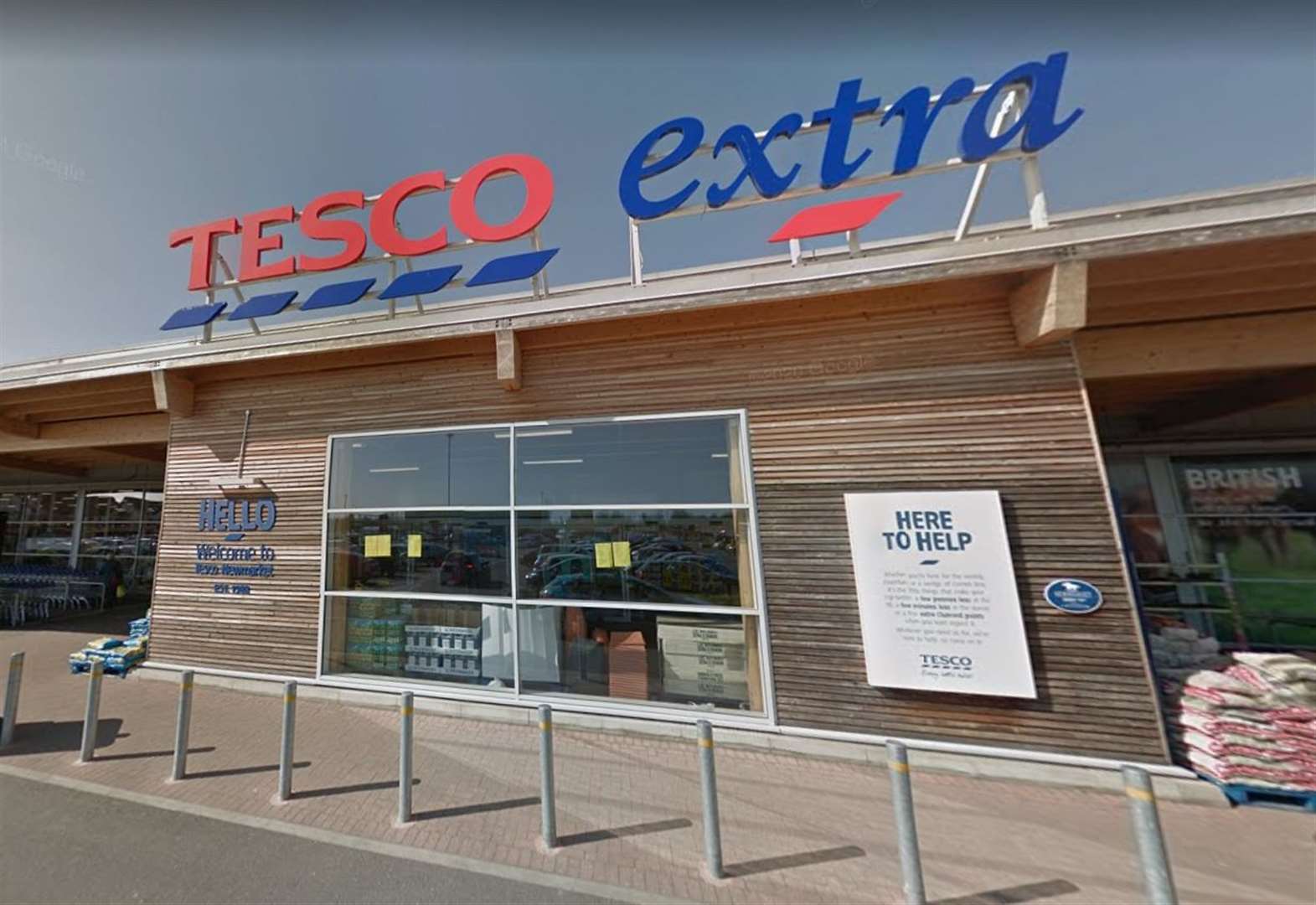 Tesco becomes latest supermarket to pull chicken from shelves 