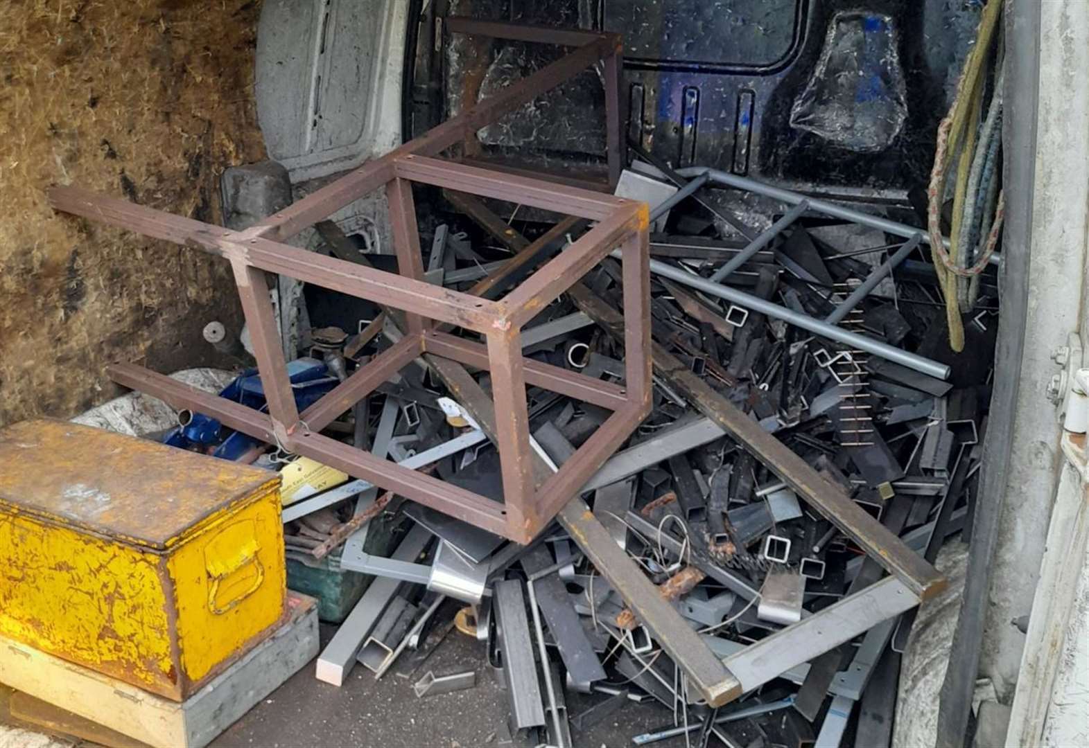 Scrap metal carrier without licence fined