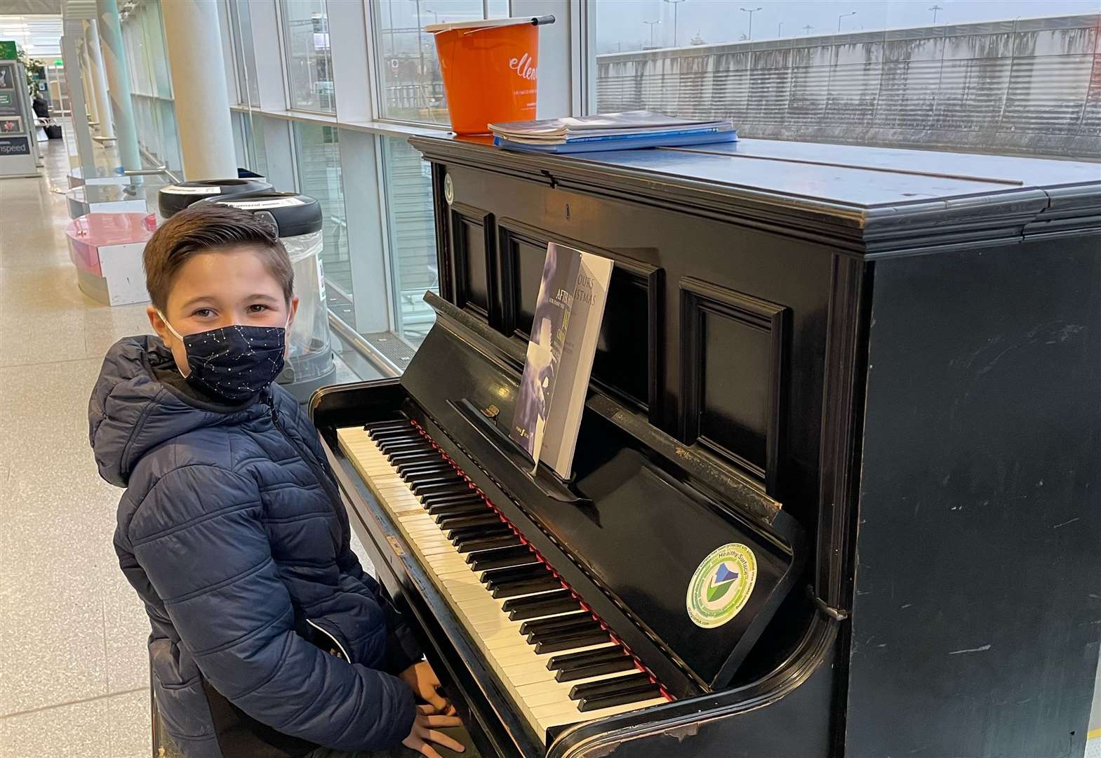 Piano prodigy's busking debut at station