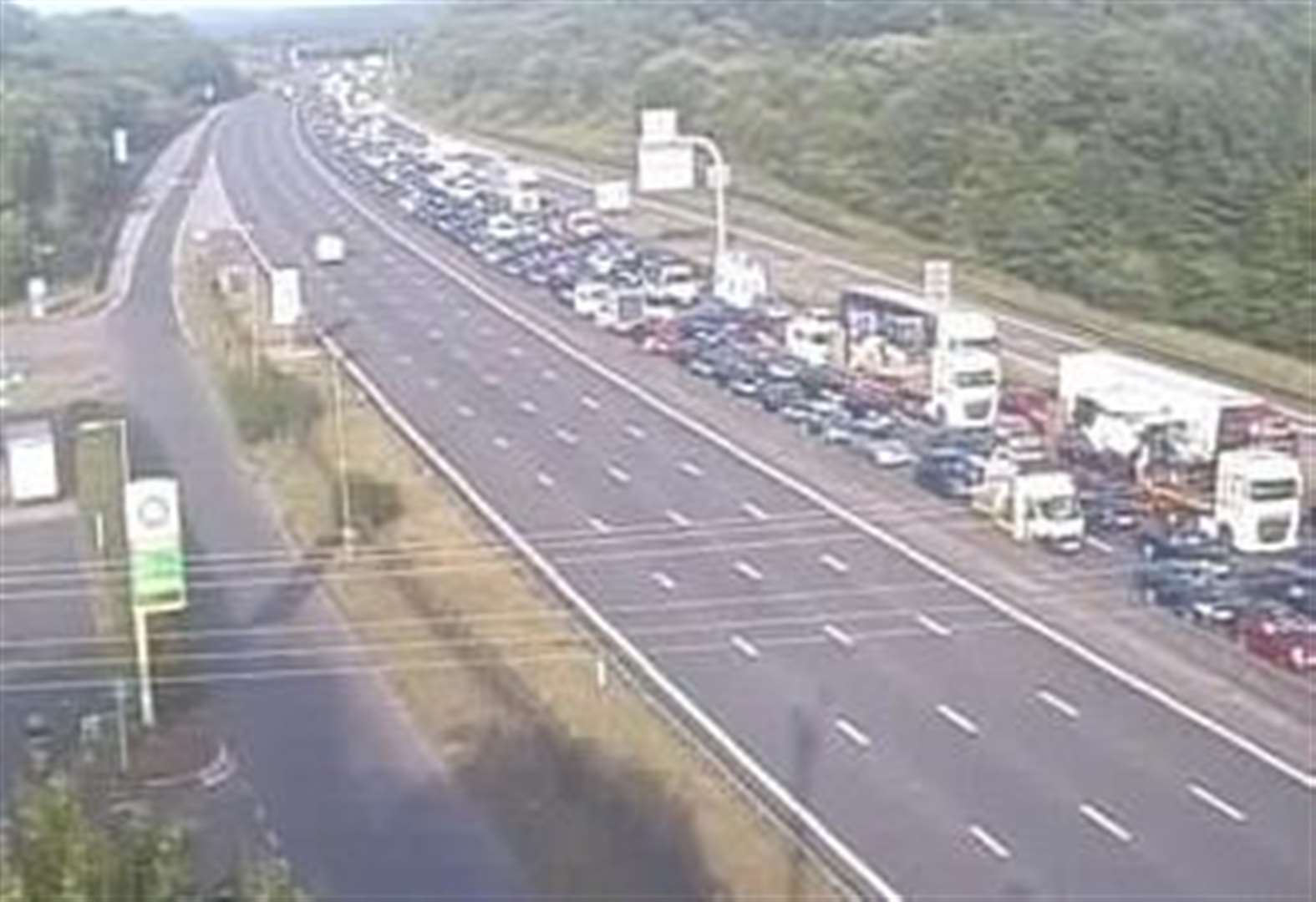 Huge queues on M25 after crash