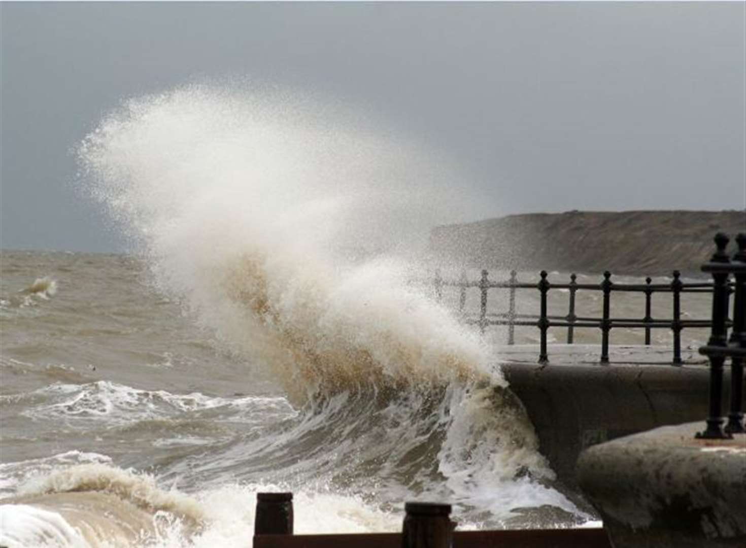 Warning as Kent battered by strong winds