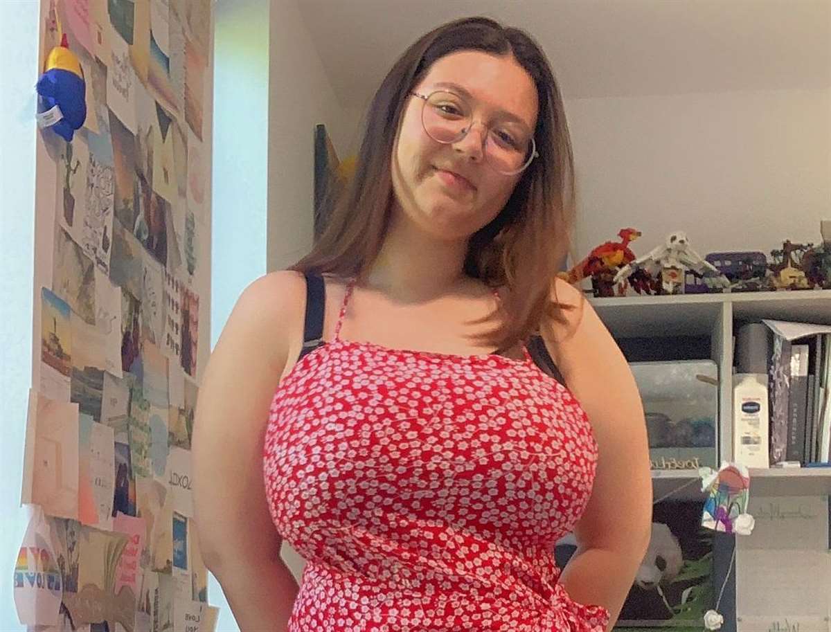 Student with 32K breasts told to lose three stone if she wants
