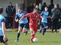 Thompson decides to stay at Hythe 