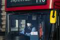 Middle-door bus boarding introduced in London