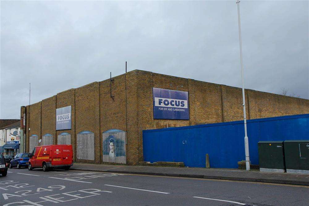 The Former Focus store will reopen as a Lidl in April 2015