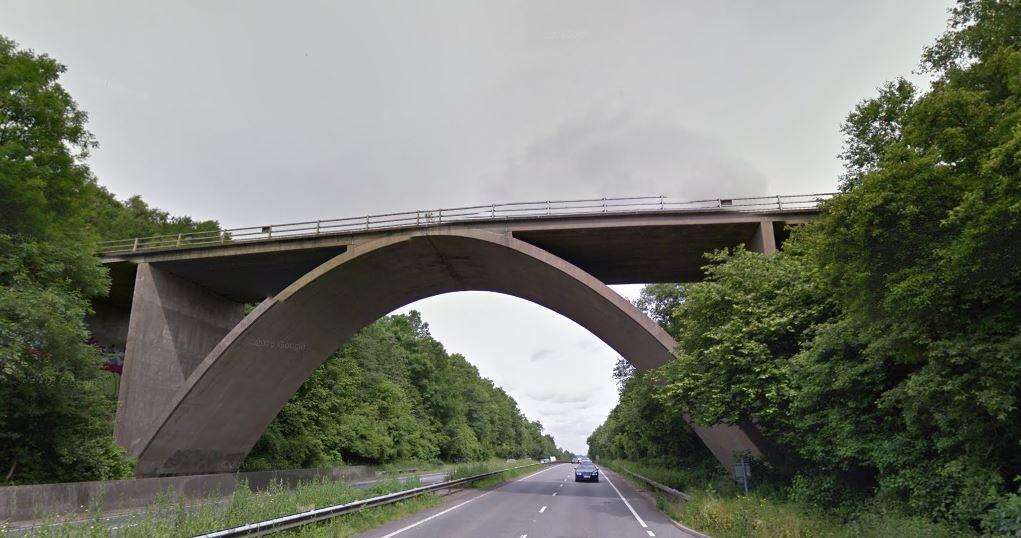 Gracious Lane Bridge in Sevenoaks (7268847)