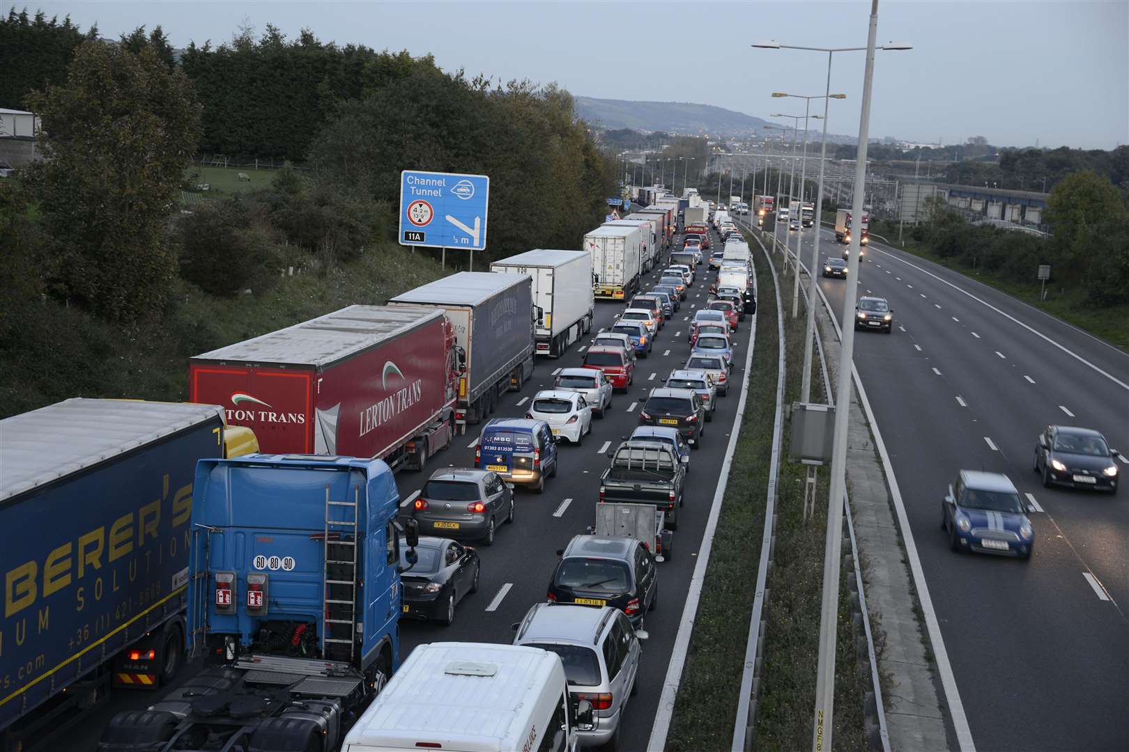 Folkestone M20 motorway closed due to an accident.As nights falls traffic is still at a standstill on coastbound carriagewayPicture: Paul Amos FM4070762 (3666362)
