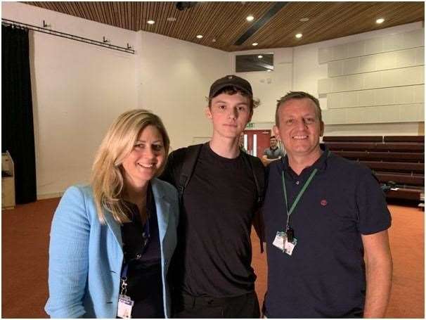Leigh Academy's Maksims Belakovs - 5 in IB Psychology, A in Russian, Merit in Applied Science and 6 in IB Social and Cultural Anthropology with Principal Julia Collins and Head of College Stuart Lindars. Maksims will be reading Psychology at Canterbury Christ Church University (15283542)