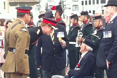 Prince Harry meets a veteran