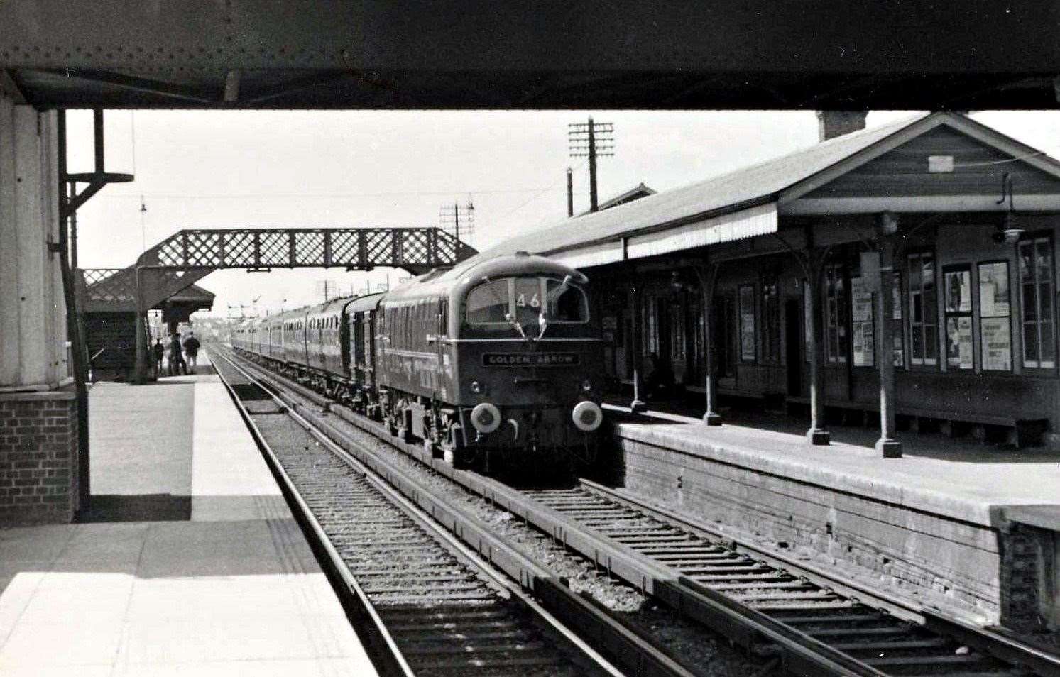 The Golden Arrow hauled by class 71 E5015 passing through Folkestone Junction station bound for Dover Marine station on August 7, 1961. Photograph and copyright ©Trevor Tupper