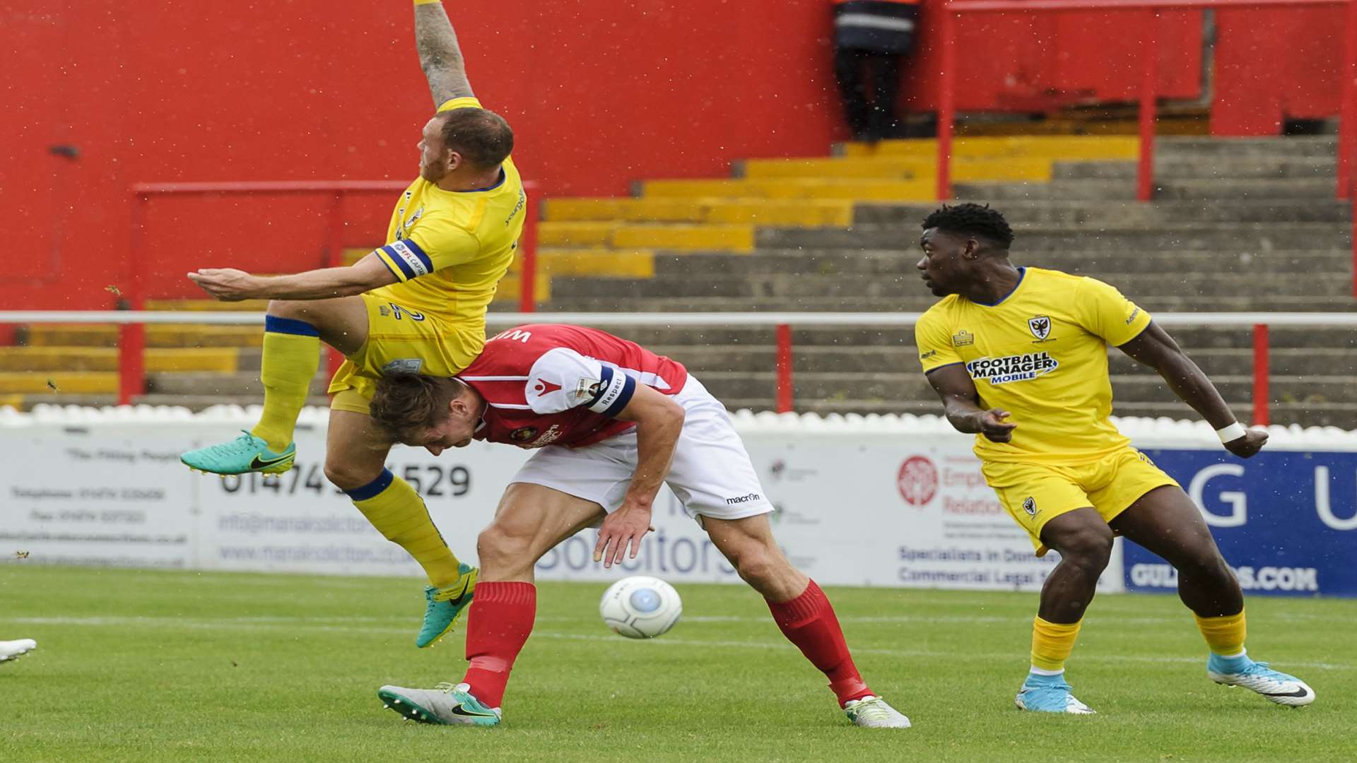 Dave Winfield gets in a tangle with former Gills skipper Barry Fuller Picture: Andy Payton