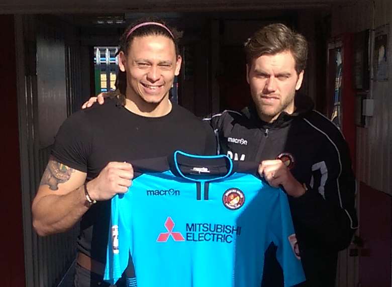Ebbsfleet's new goalkeeper Nathan Ashmore with manager Daryl McMahon
