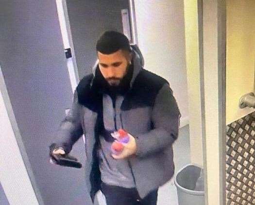 CCTV shows the man who found Evelina's purse. Image: Evelina Iljinaite