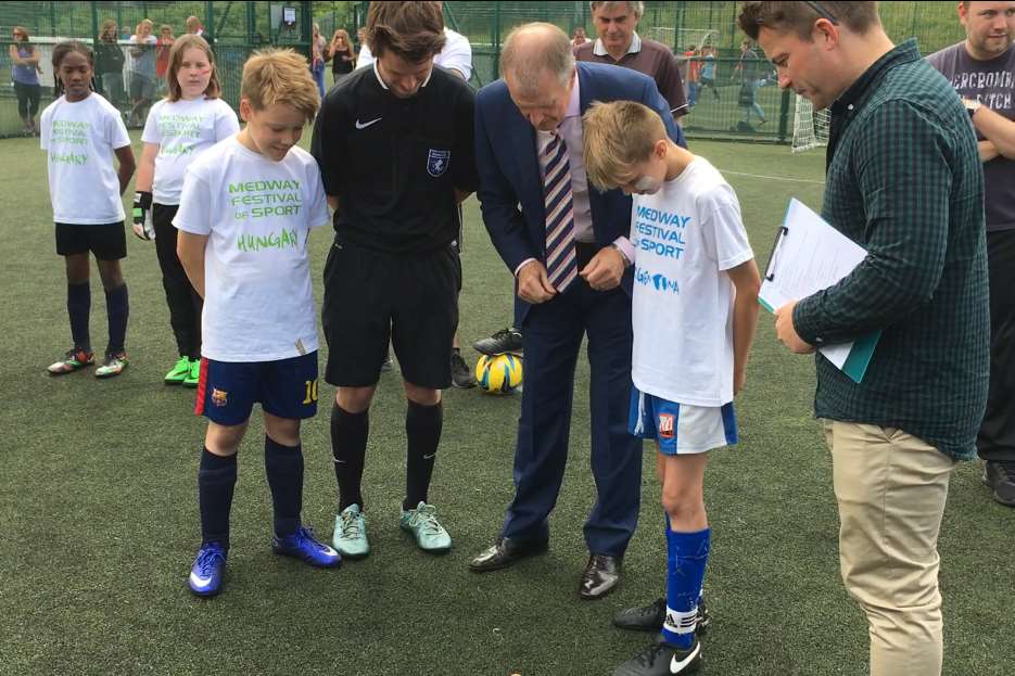 Sir Geoff flipped the coin for the final match between Hungary, Delce Academy, and Argentina, Featherby Junior School
