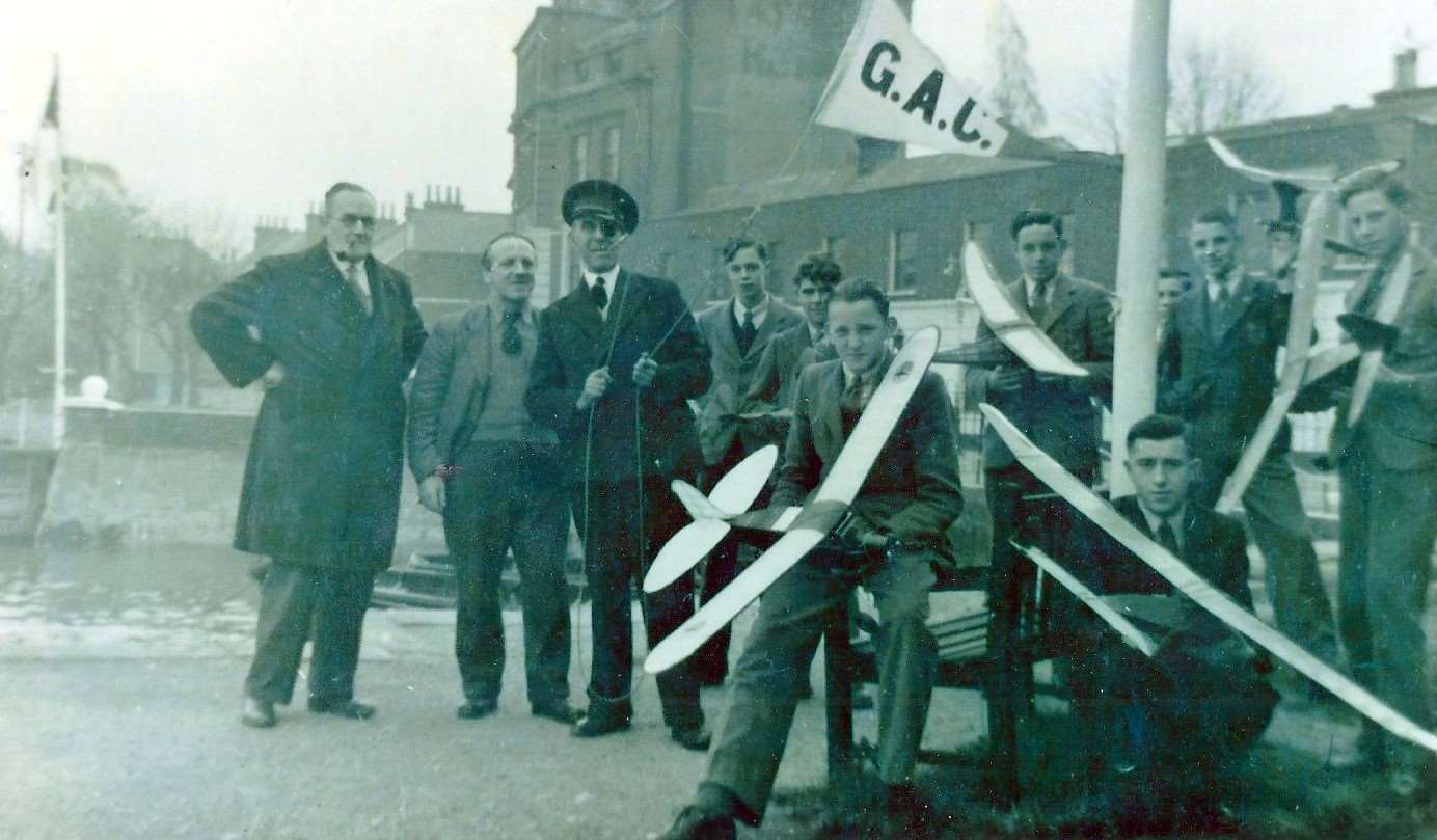 The Gravesend Aeromodelling Club and its 1948 members