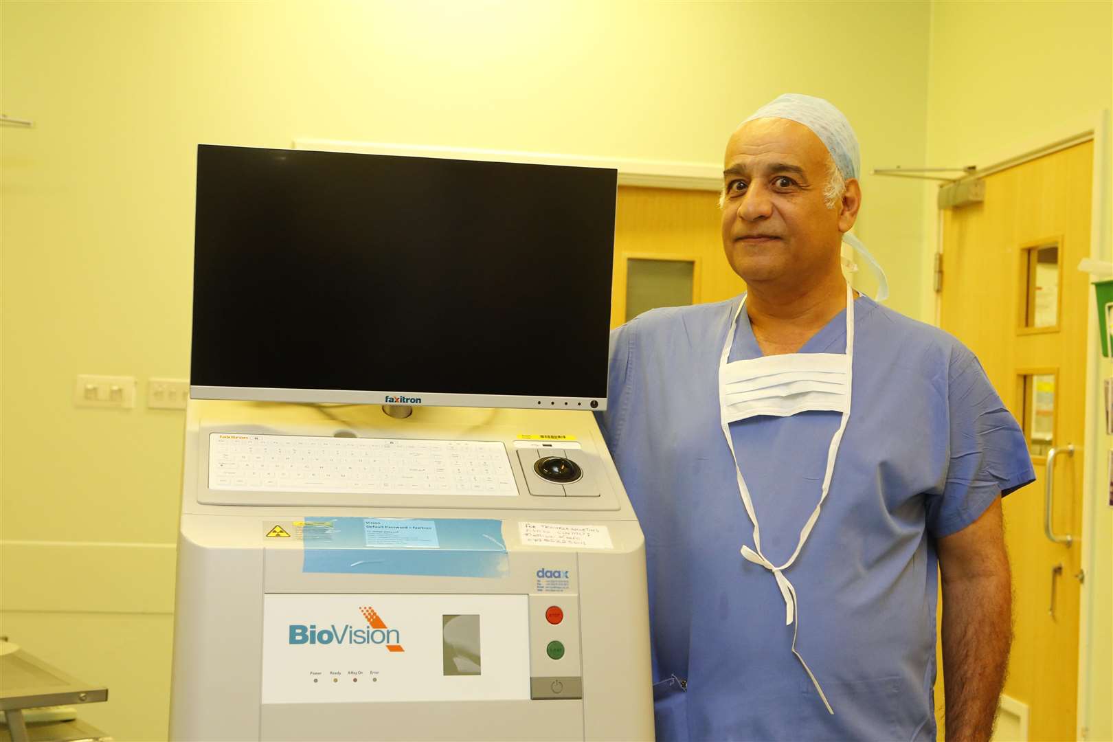 Surgeon Ibrahim Ahmed with the new scanner