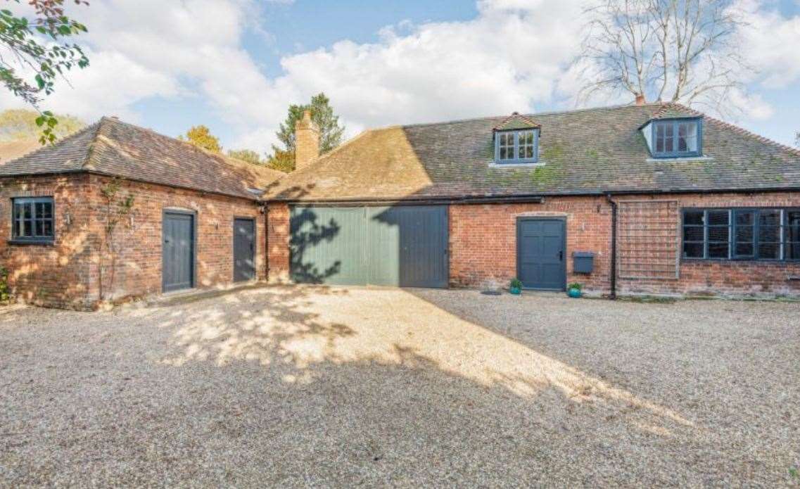 There is also a separate cottage. Photo: Strutt & Parker
