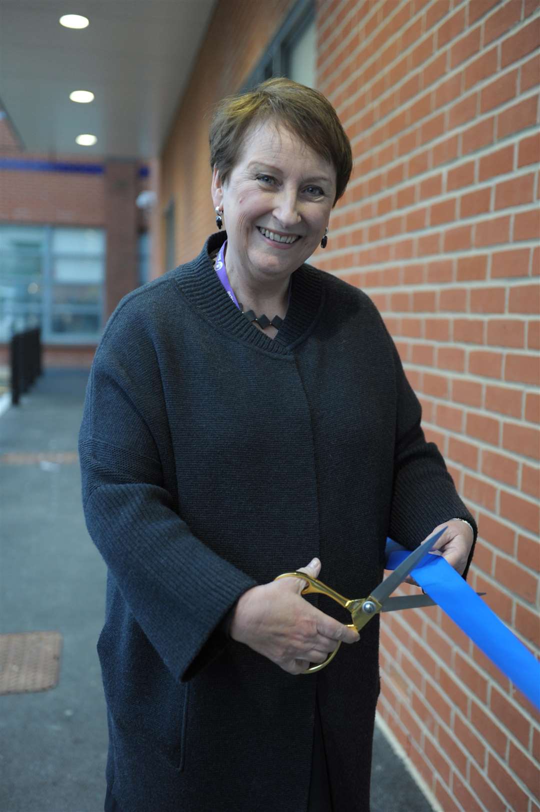 Medway Maritime Hospital, Gillingham..A&E ribbon cutting with Lesley Dwyer..Picture: Steve Crispe. (5534054)