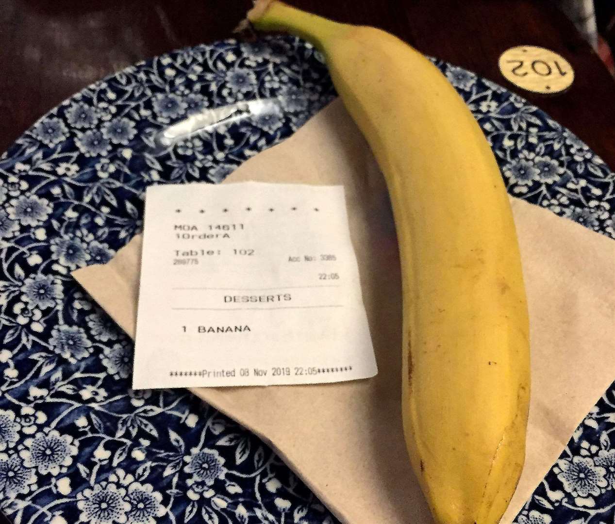 The banana sent to the table of Mark D'arcy-Smith as he was sat in Wetherspoons. Picture: SWNS