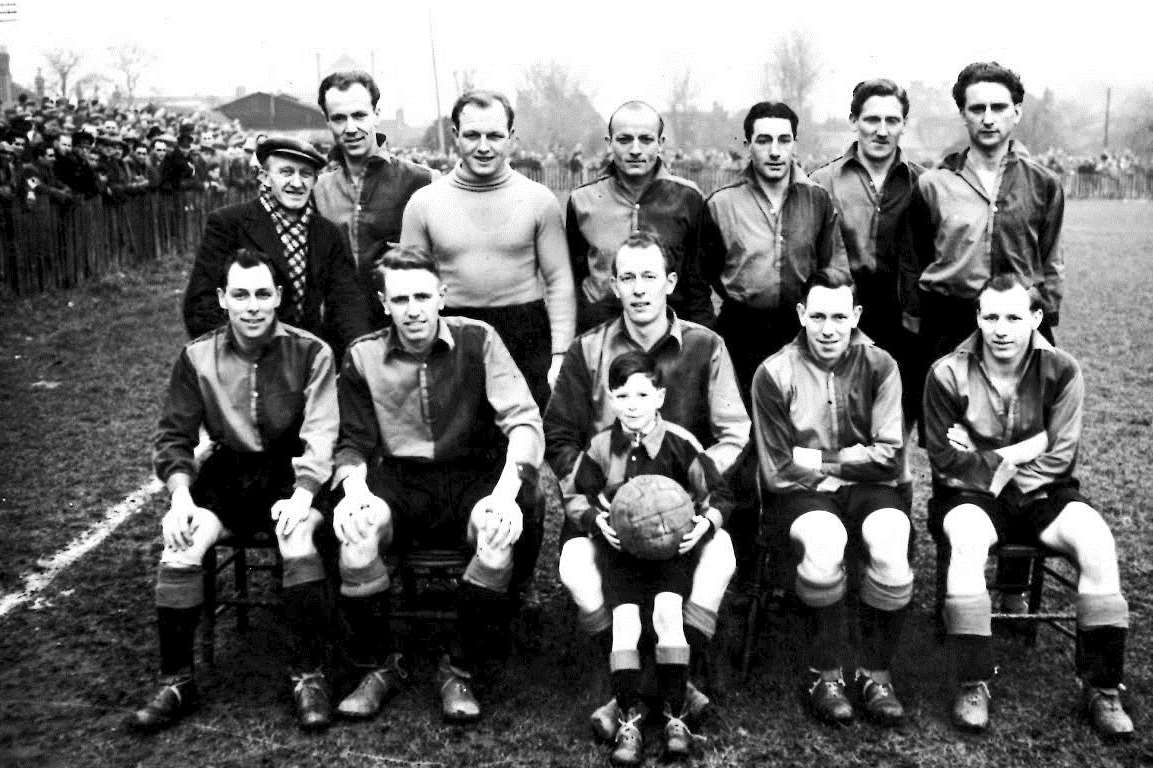 Ronald Austin with the Sittingbourne football squad in the 1951-52 season