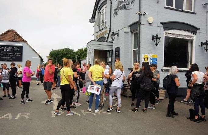The walk started at The Railway Inn in Sole Street, Meopham. (