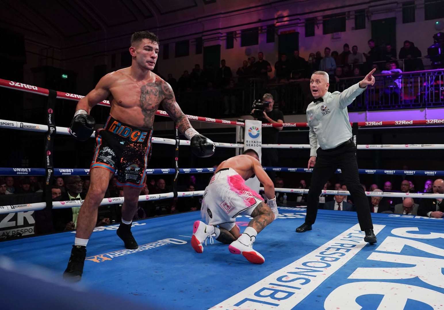 Sam Noakes, black trunks, on his way to victory against Carlos Perez at York Hall Picture: Queensberry Promotions