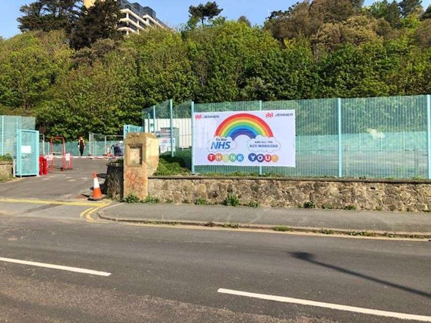 Work has now resumed on the seafront development in Folkestone. Main contractor Jenner has set up a ‘Thank You NHS’ banner at the site