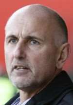 Welling boss Andy Ford is hoping to snap up a forward on loan