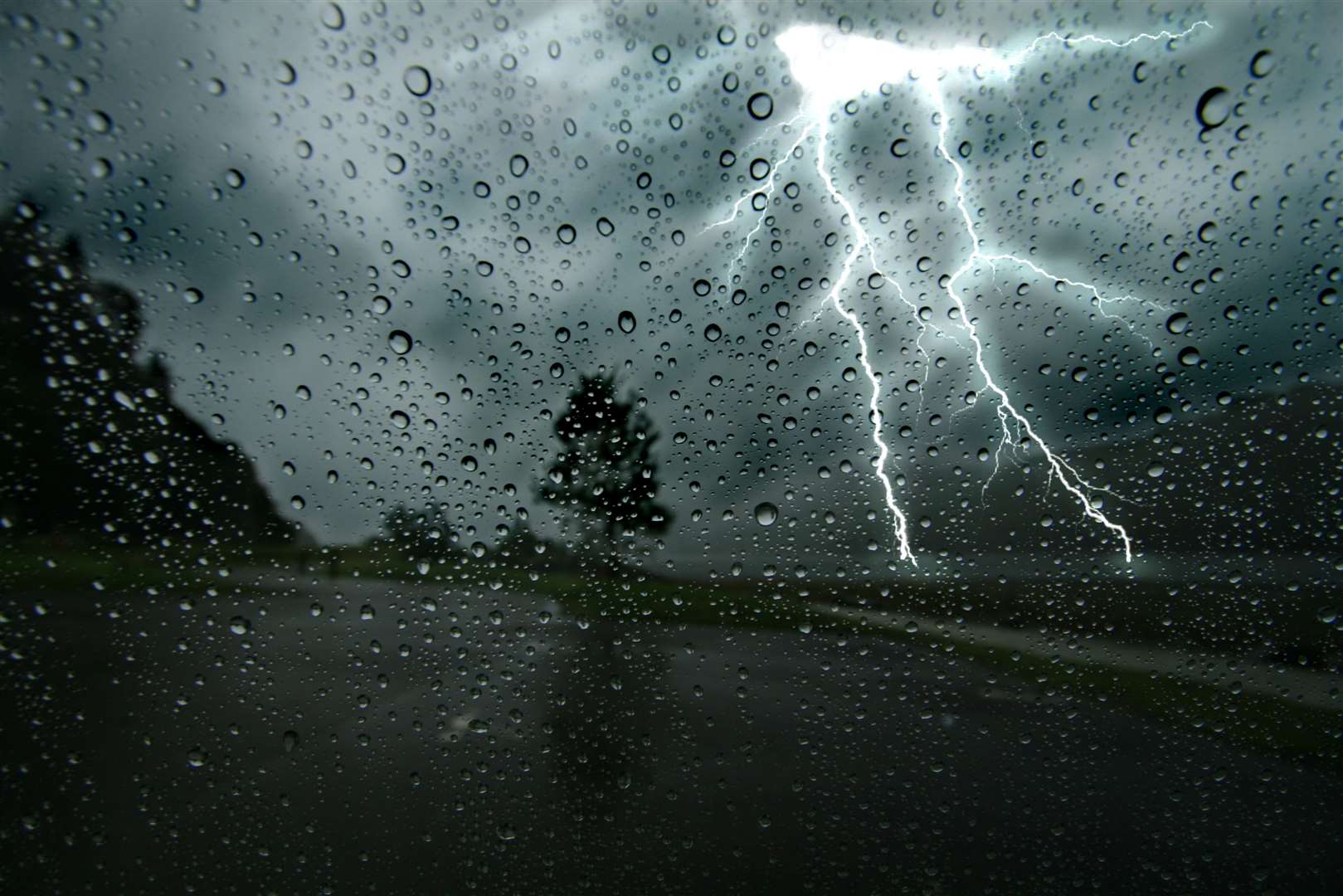 The Met Office has issued a thunderstorm warning for Kent