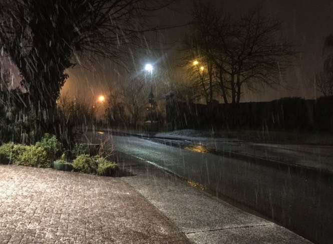 Snow falling in Dartford. Picture: @CalturboDarren.