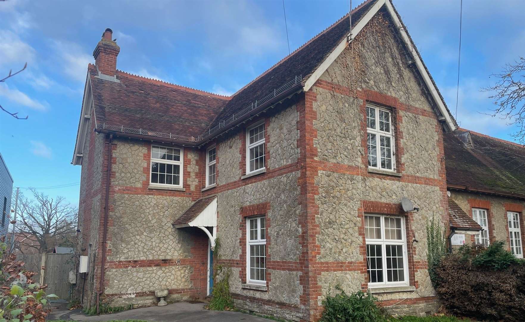 This Kentish ragstone house in Headcorn sold for £324,000.