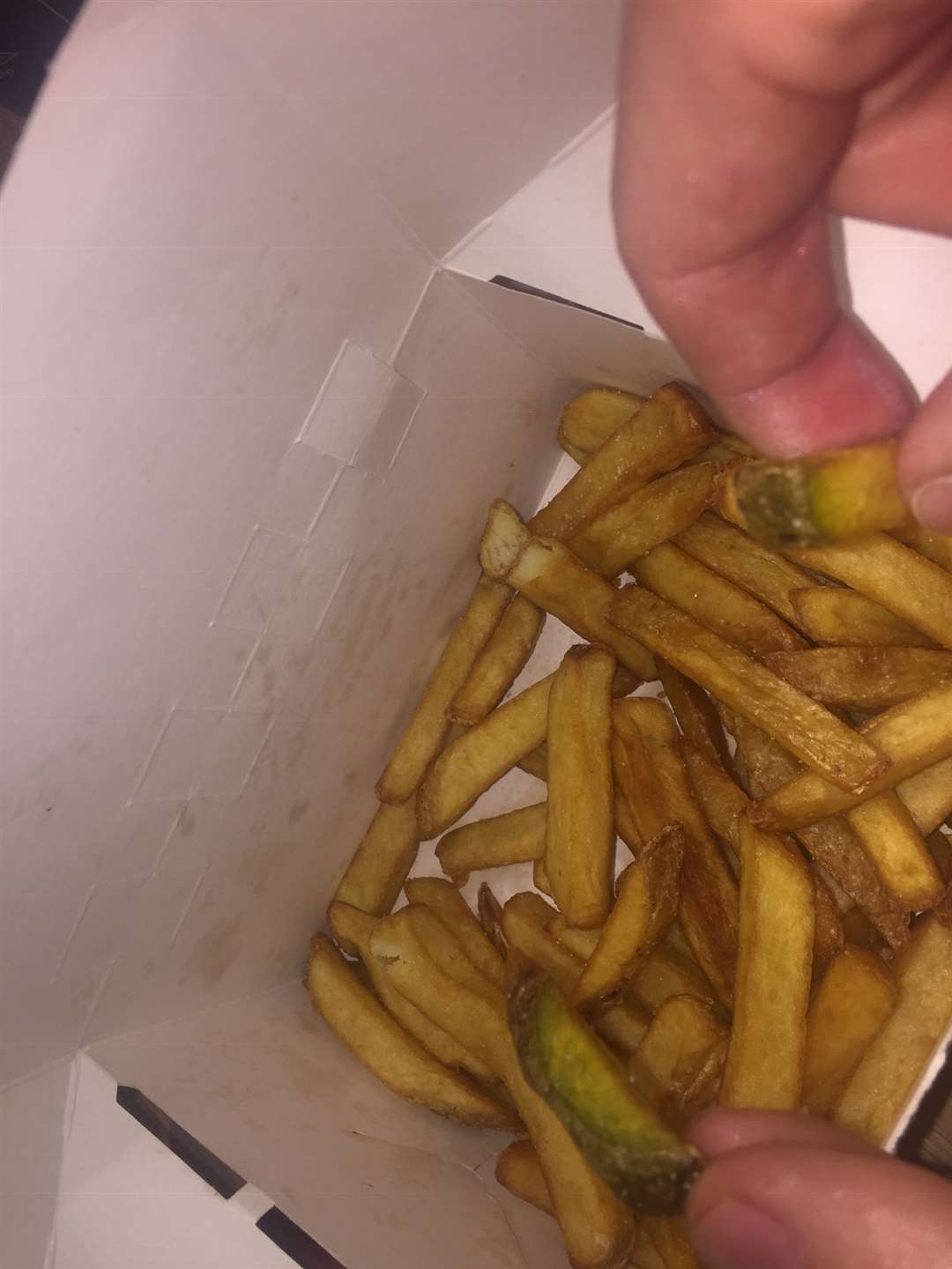 Max Thomas-John Hector says he won't eat KFC again after being served these chips (5723053)