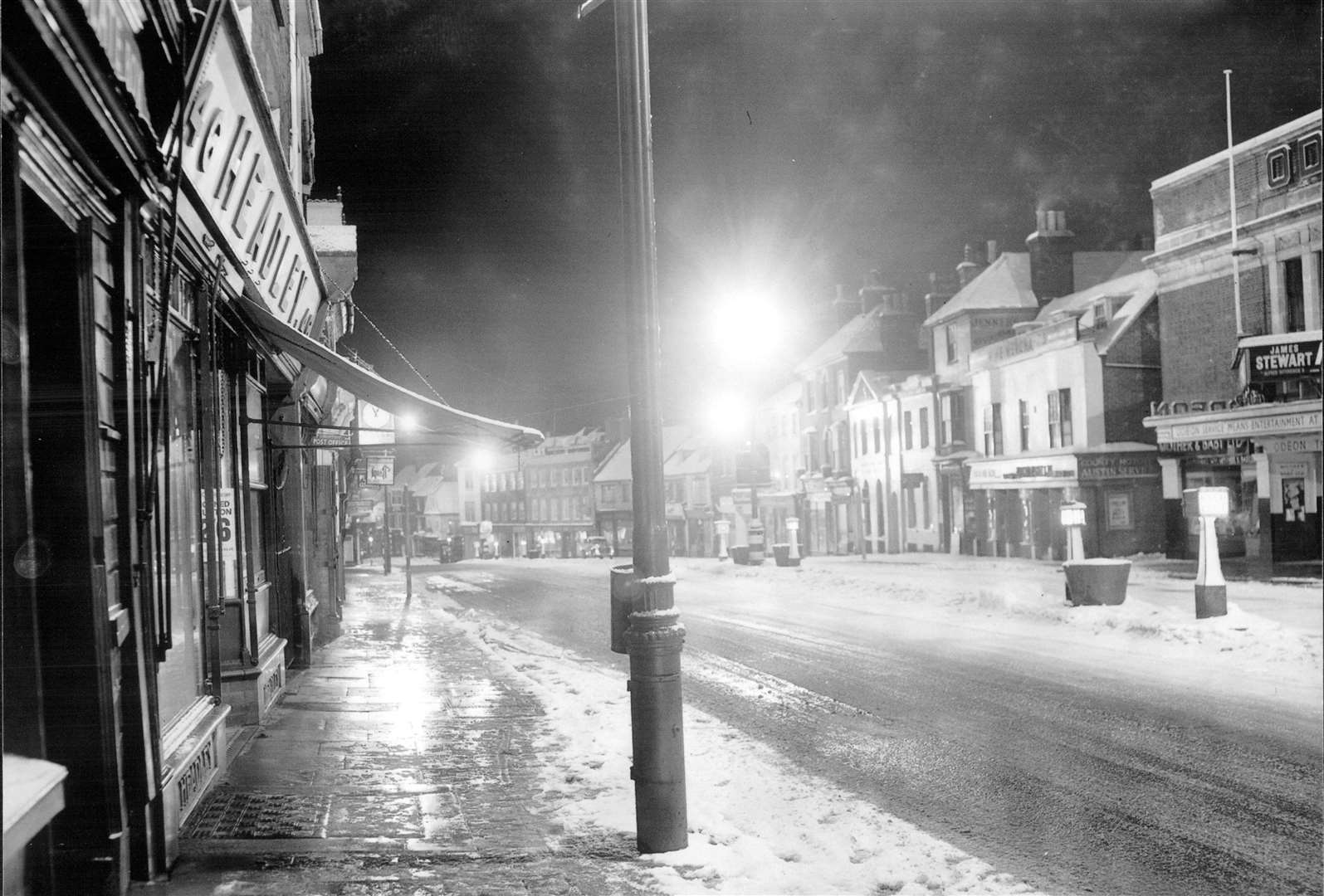 A snowy Lower High Street in December 1959 showing the Odeon on the right