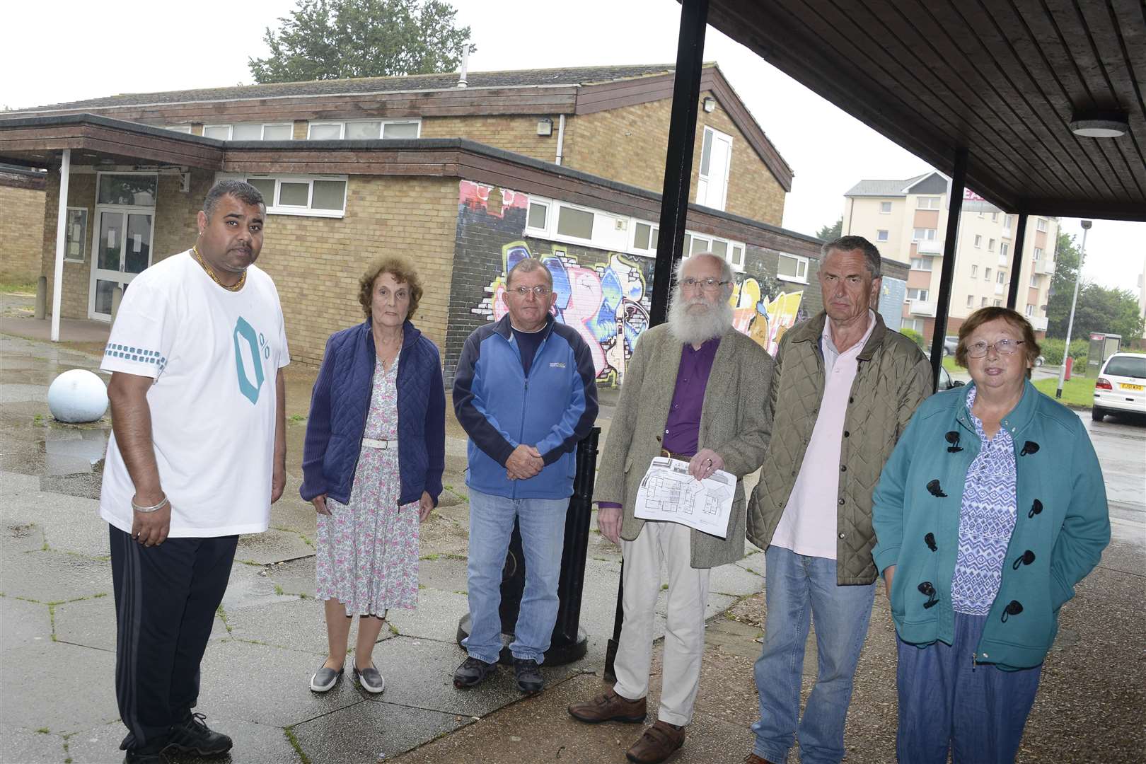 Ashford Bockhanger Community centre petition.Sunny who runs the Dhanda stores opposite the now closed community centre is rallying support for it to re open seen here with local residentsPicture: Paul Amos (2263390)