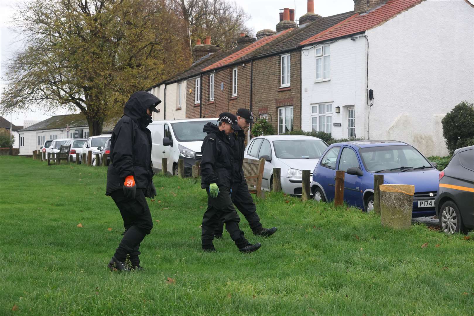 Officers continue to search following an alleged murder in Meopham. Photo: UKNIP