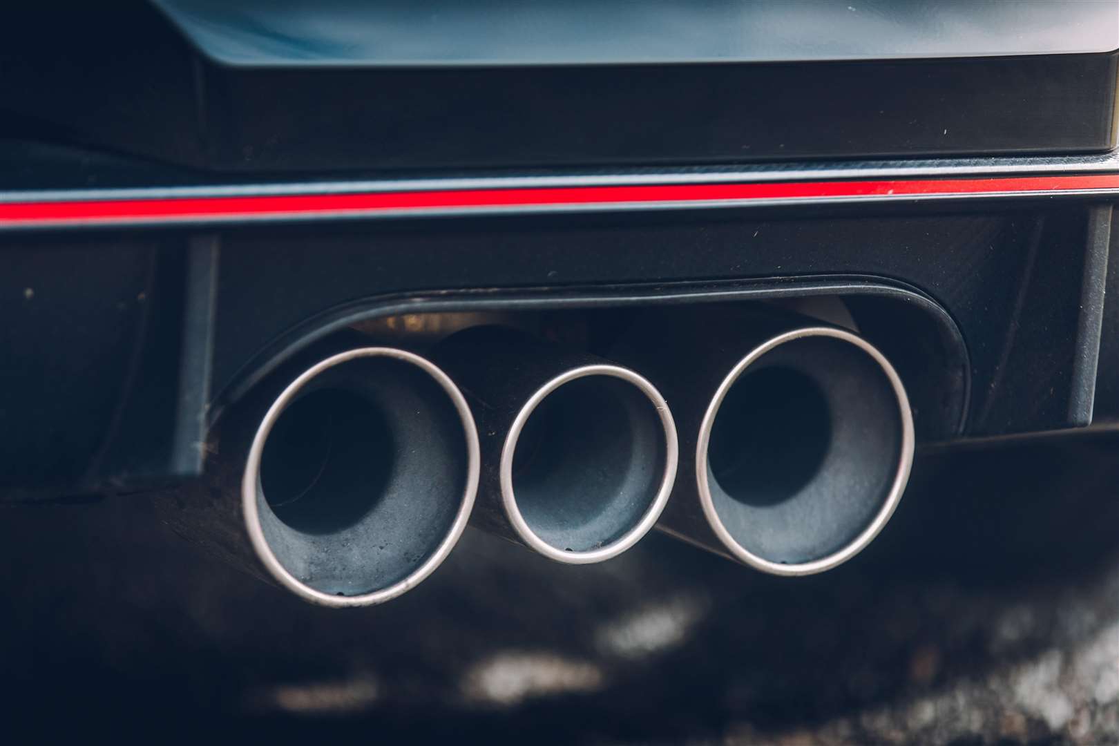 The triple exhaust has been designed to minimise engine noise at motorway speeds (4490064)