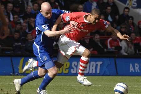 Jerome Thomas tries to get away from Everton's Lee Carsley. Picture: MATTHEW WALKER