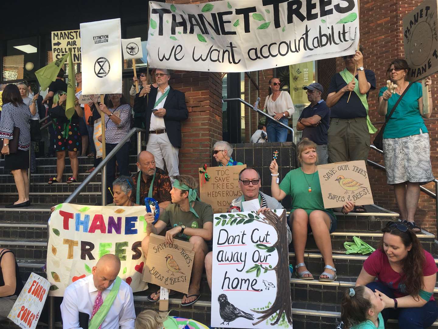 Climate change protest outside Thanet District Council in Margate (13719245)