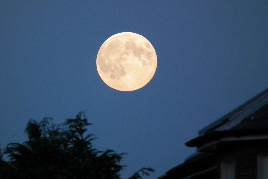 The supermoon over Borough Green. Picture: @adriantribe
