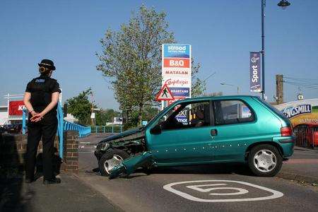 single car crash in strood