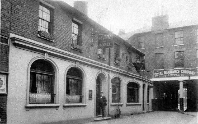 Above photo showing former landlord Gordon Lapraik outside the Mitre Hotel in 1924. Kindly supplied by Glyn Sutcliffe