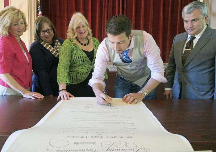 Sandwich Massachusetts signing the twinning charter with Sandwich, Kent.