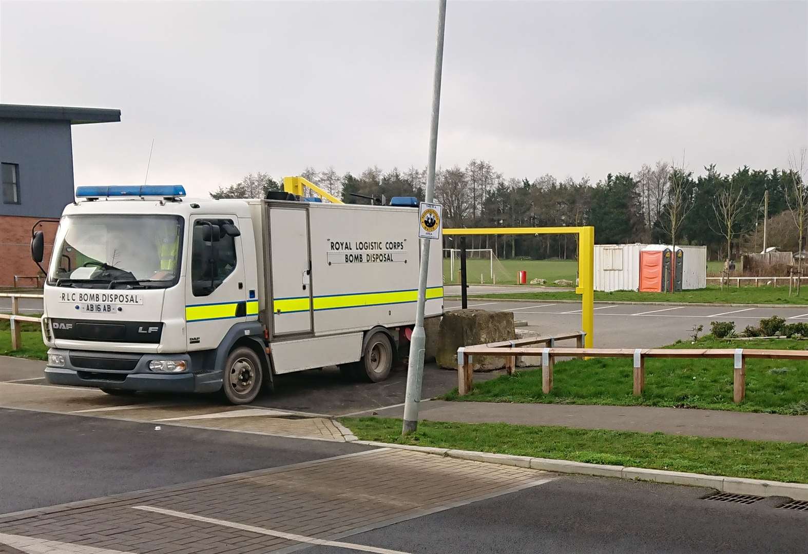 A bomb disposal unit was spotted at Shorncliffe Heights in Aldridge Road, Cheriton (27653822)