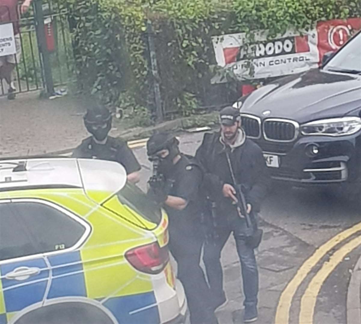 Armed police in Luton Road, Chatham (2270994)